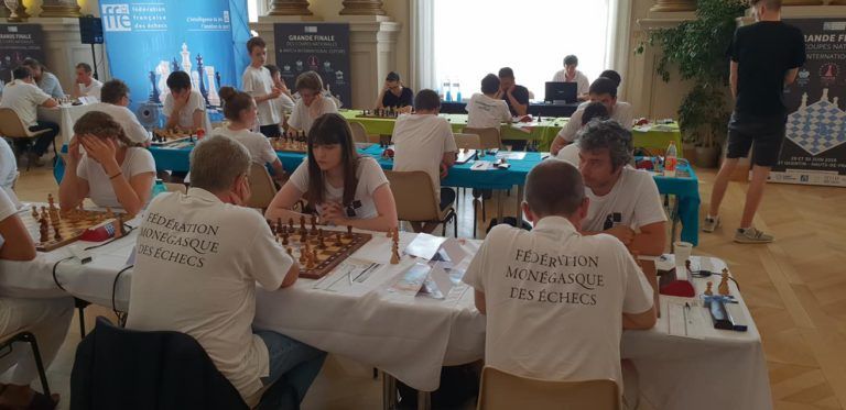 L'équipe en pleine ronde lors de la grande finale des coupes nationales à Saint-Quentin