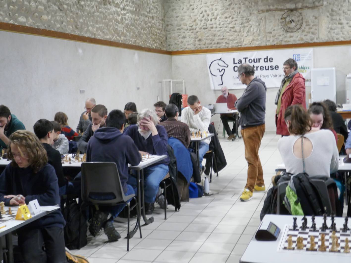La salle de la phase 1 de la Coupe Loubatière à Coublevie pendant une ronde