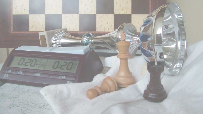 Trophées, pendule et pièces du club