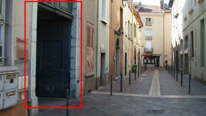 L'entrée du club, rue Hauquelin